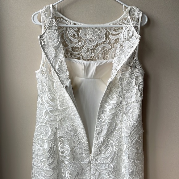 Wedding dress - Picture 11 of 16